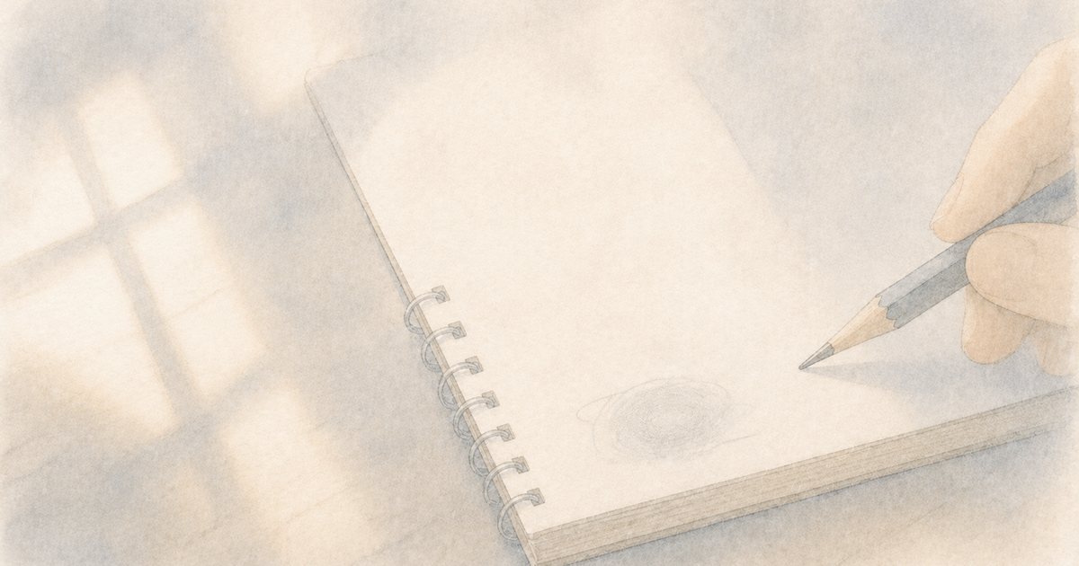 ノートの隅の小さならくがきと鉛筆を持つ手